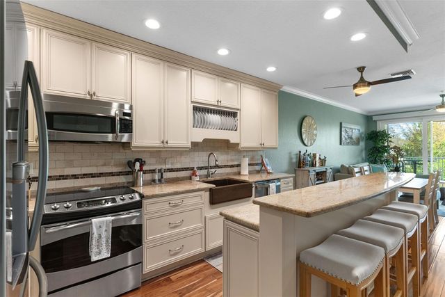 112 BRENT CIRCLE, Oldsmar, FL 34677