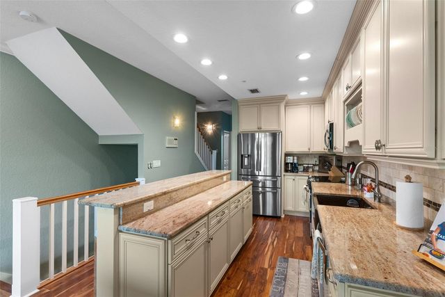 112 BRENT CIRCLE, Oldsmar, FL 34677