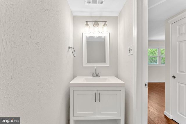 101 MALVERN CT, Mount Laurel, NJ 08054