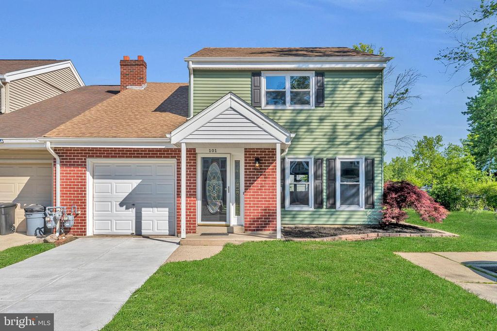 101 MALVERN CT, Mount Laurel, NJ 08054