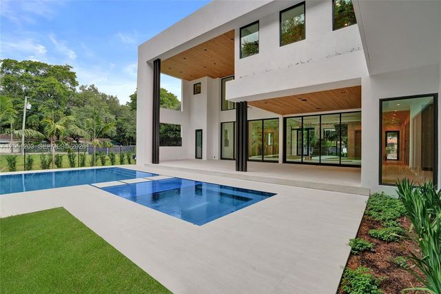 4640 Sunset Drive, Miami, FL 33143