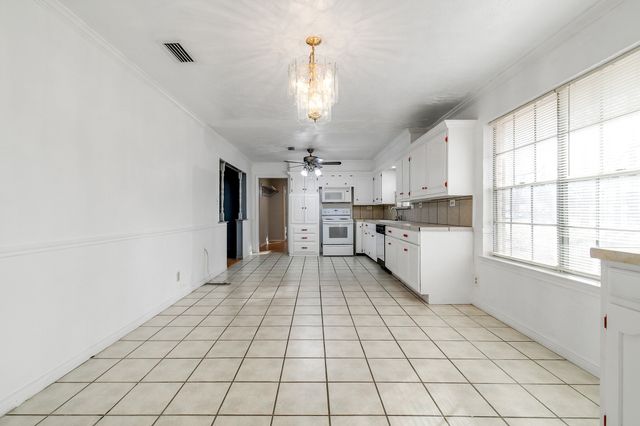 402 Baseline Road, Krugerville, TX 76227