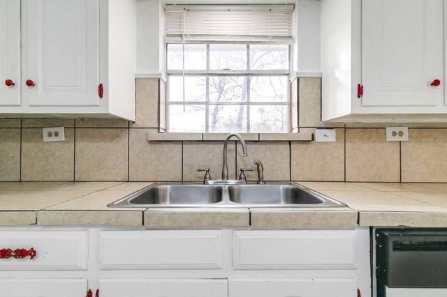 402 Baseline Road, Krugerville, TX 76227