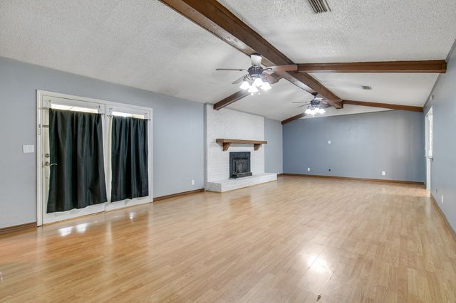 402 Baseline Road, Krugerville, TX 76227