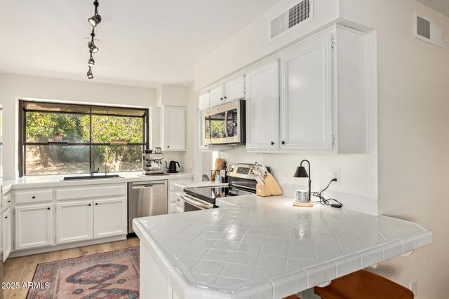 6722 E GRANDVIEW Drive, Scottsdale, AZ 85254