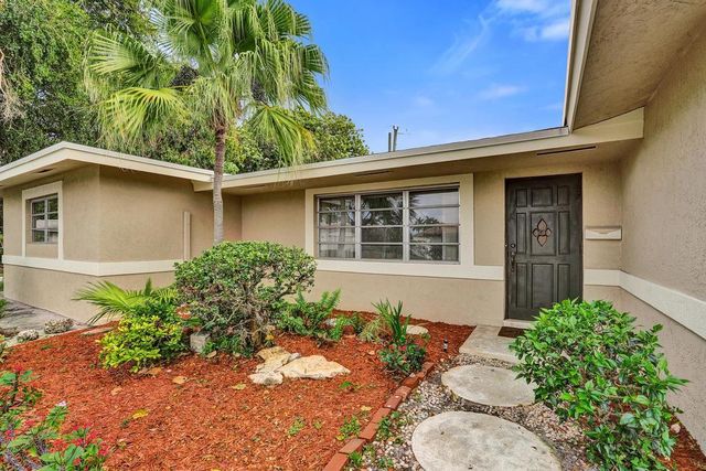 1004 SE 11th Street, Deerfield Beach, FL 33441