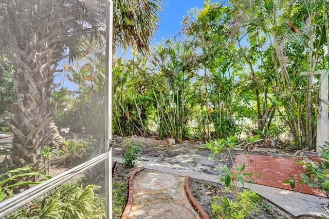 1004 SE 11th Street, Deerfield Beach, FL 33441