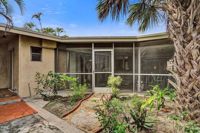 1004 SE 11th Street, Deerfield Beach, FL 33441