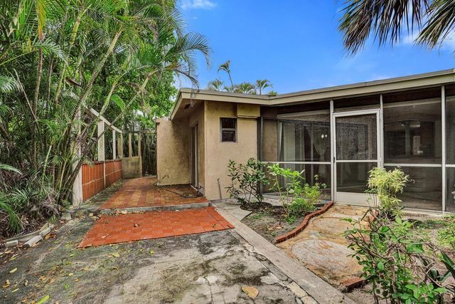 1004 SE 11th Street, Deerfield Beach, FL 33441