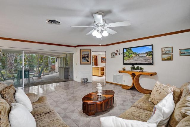 1004 SE 11th Street, Deerfield Beach, FL 33441