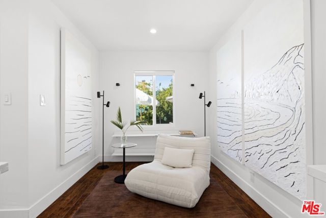 19833 Bassett Street, Winnetka (los Angeles), CA 91306