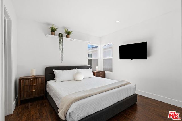 19833 Bassett Street, Winnetka (los Angeles), CA 91306