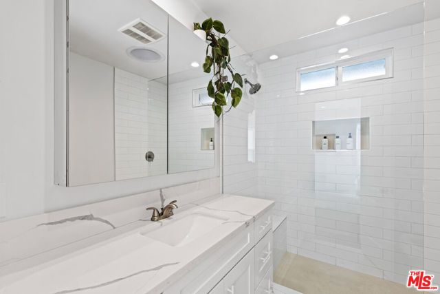 19833 Bassett Street, Winnetka (los Angeles), CA 91306