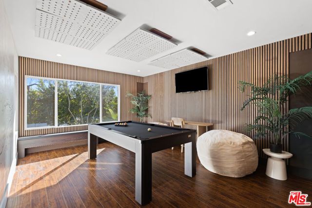 19833 Bassett Street, Winnetka (los Angeles), CA 91306