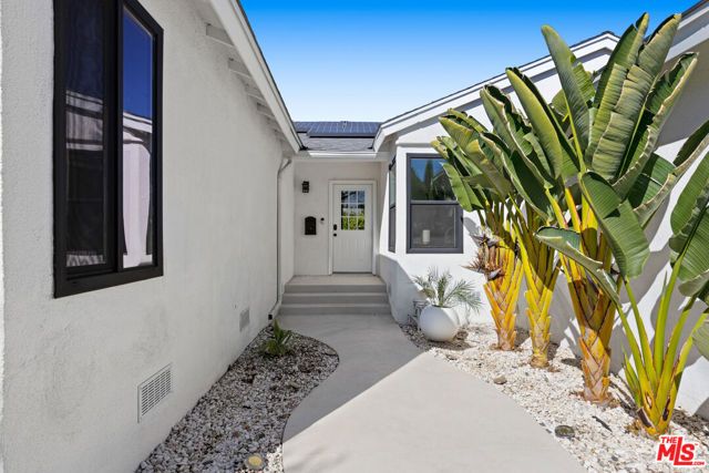 19833 Bassett Street, Winnetka (los Angeles), CA 91306