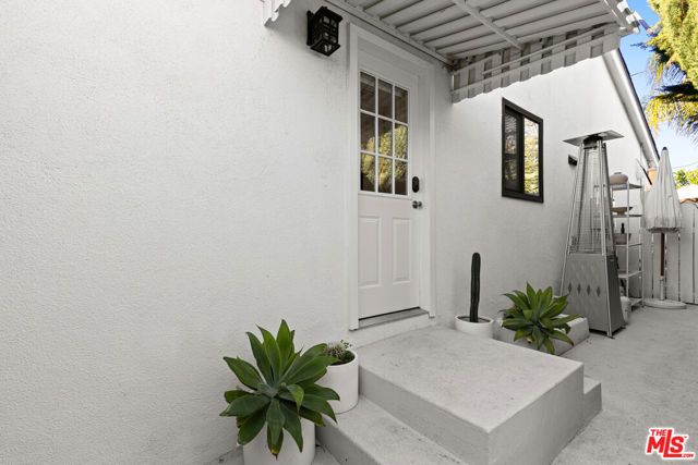 19833 Bassett Street, Winnetka (los Angeles), CA 91306