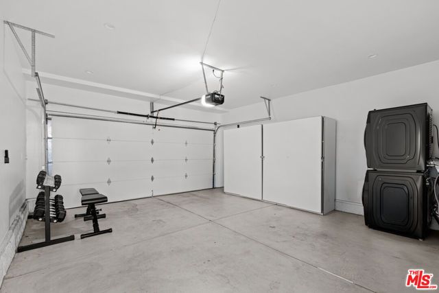 19833 Bassett Street, Winnetka (los Angeles), CA 91306