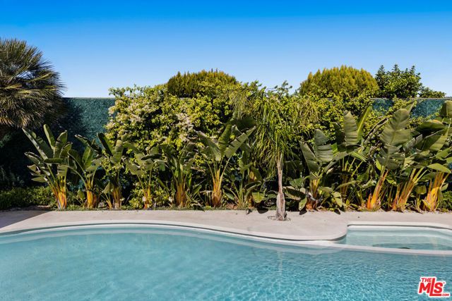 19833 Bassett Street, Winnetka (los Angeles), CA 91306