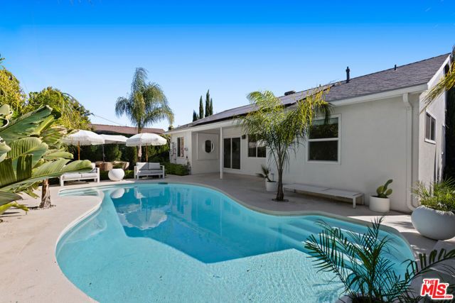 19833 Bassett Street, Winnetka (los Angeles), CA 91306