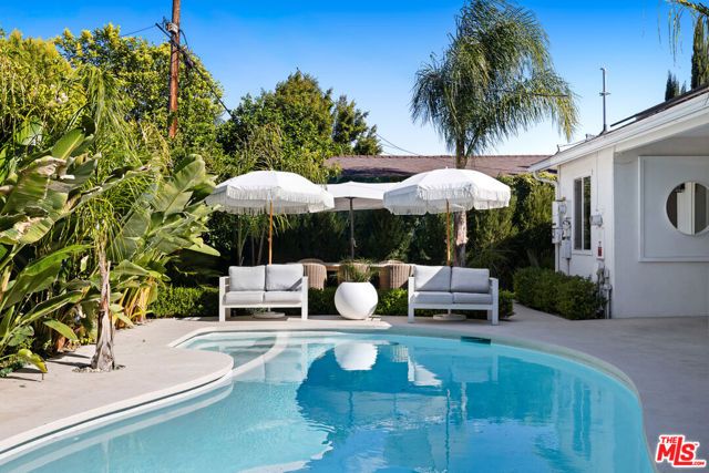 19833 Bassett Street, Winnetka (los Angeles), CA 91306