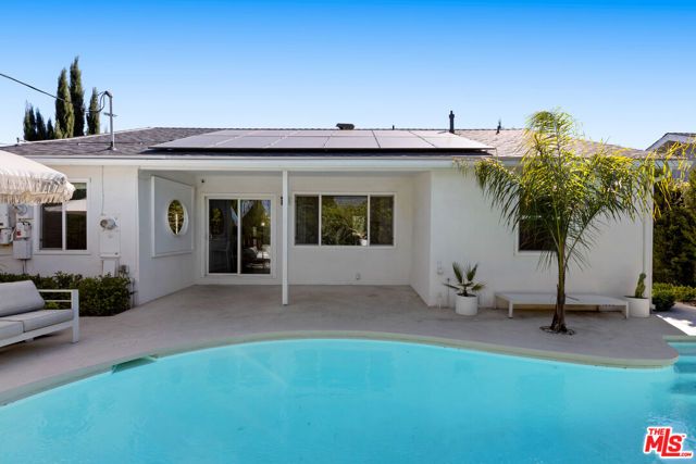 19833 Bassett Street, Winnetka (los Angeles), CA 91306