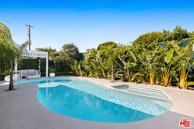 19833 Bassett Street, Winnetka (los Angeles), CA 91306