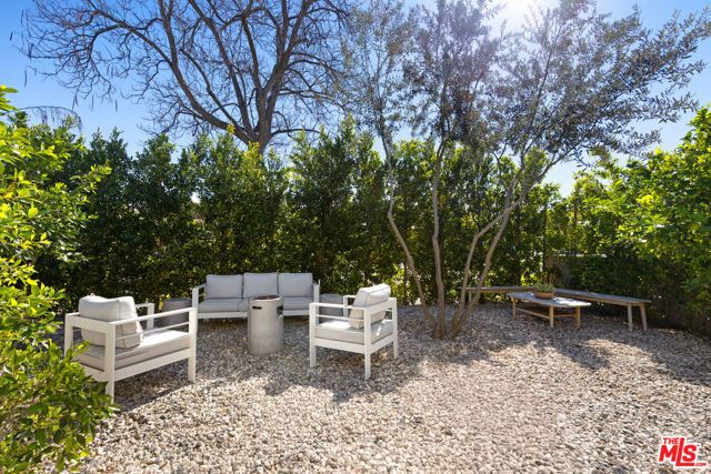 19833 Bassett Street, Winnetka (los Angeles), CA 91306