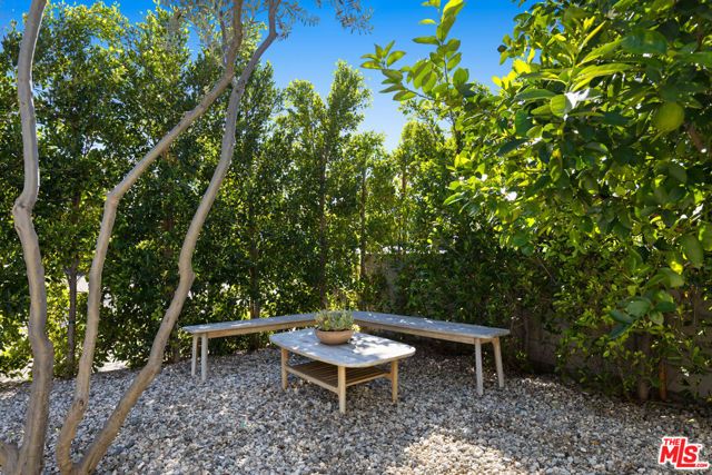 19833 Bassett Street, Winnetka (los Angeles), CA 91306