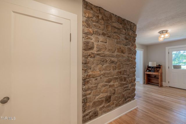 31232 Hollyfield Road, Damascus, VA 24236