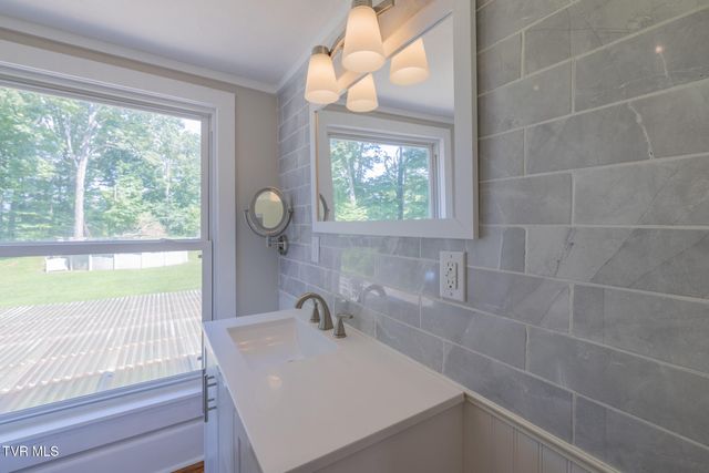 31232 Hollyfield Road, Damascus, VA 24236