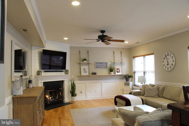 1545 WAKEFIELD RD, Edgewater, MD 21037