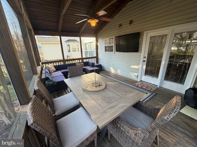 1545 WAKEFIELD RD, Edgewater, MD 21037