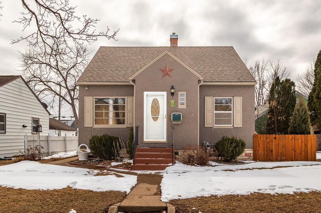 1918 Redfield STREET, La Crosse, WI 54601