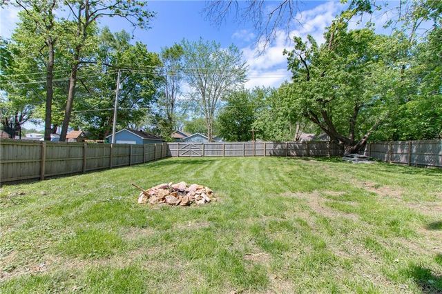 219 S FRONT Street, Pleasant Hill, MO 64080
