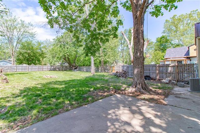 219 S FRONT Street, Pleasant Hill, MO 64080