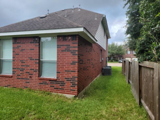 411 Starleaf Lane, Pearland, TX 77584