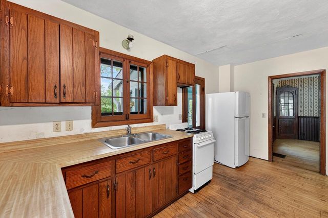 237 Waverly PLACE, Waukesha, WI 53186