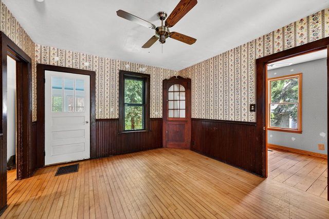 237 Waverly PLACE, Waukesha, WI 53186