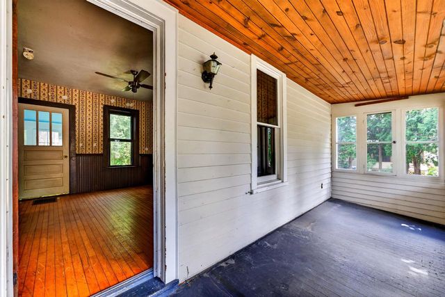 237 Waverly PLACE, Waukesha, WI 53186