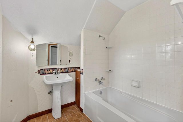 237 Waverly PLACE, Waukesha, WI 53186