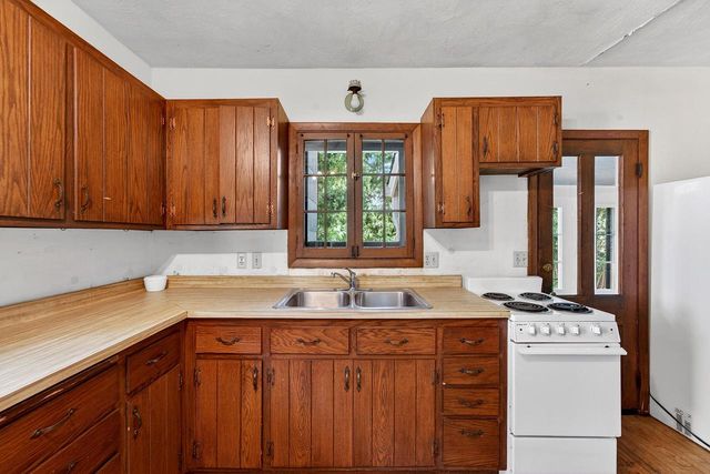 237 Waverly PLACE, Waukesha, WI 53186