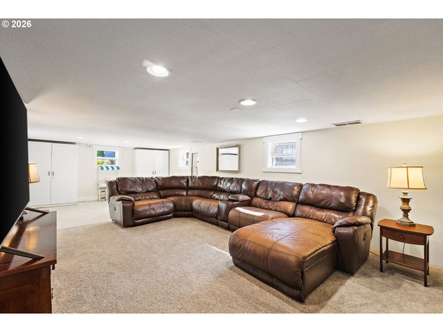 1337 Se LEXINGTON St, Portland, OR 97202