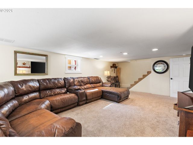 1337 Se LEXINGTON St, Portland, OR 97202