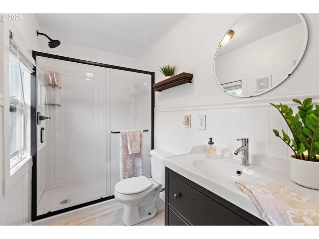 1337 Se LEXINGTON St, Portland, OR 97202