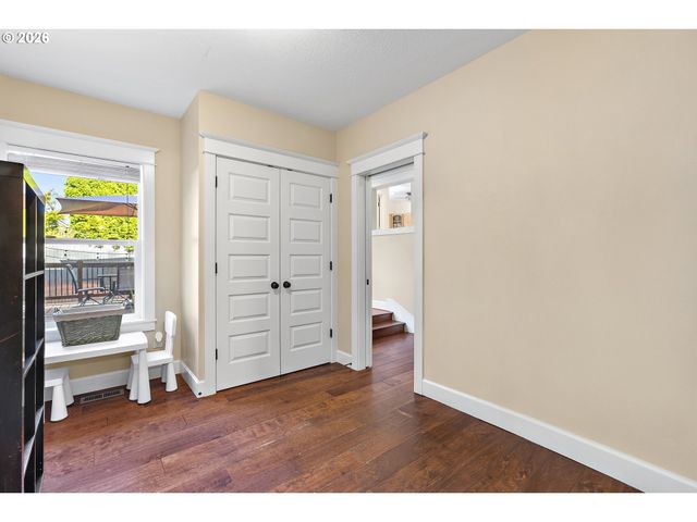 1337 Se LEXINGTON St, Portland, OR 97202