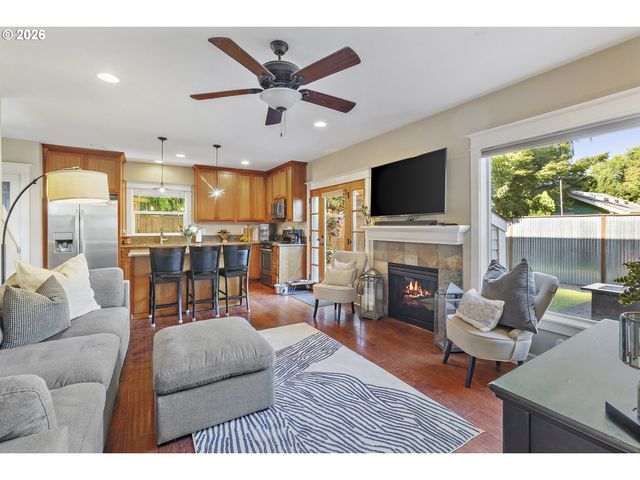 1337 Se LEXINGTON St, Portland, OR 97202