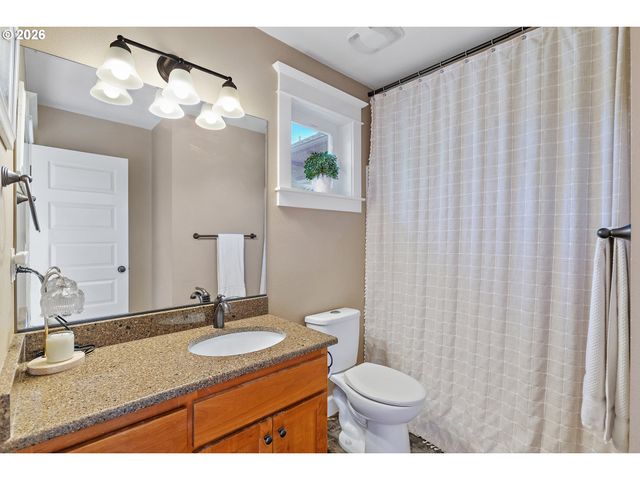 1337 Se LEXINGTON St, Portland, OR 97202