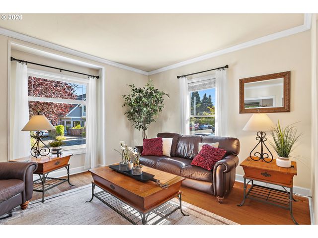1337 Se LEXINGTON St, Portland, OR 97202