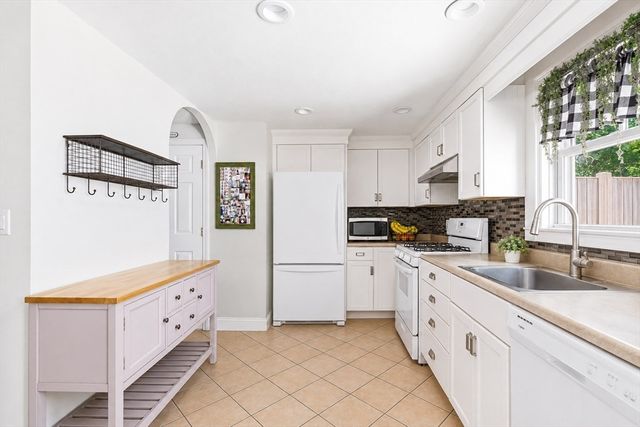 47 Old Colony Ln 240, Marshfield, MA 02050