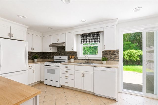 47 Old Colony Ln 240, Marshfield, MA 02050